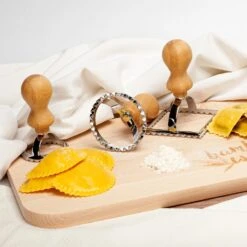 Ravioli Ausstecher 3er Set 3 Größen Rund & Eckig Metall Bambus 11 Ravioli Ausstecher 3er Set 3 Größen Rund & Eckig Metall Bambus -Klarstein 10038035 yy 0003 logo