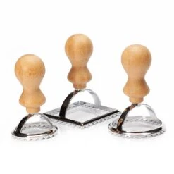 Ravioli Ausstecher 3er Set 3 Größen Rund & Eckig Metall Bambus 15 Ravioli Ausstecher 3er Set 3 Größen Rund & Eckig Metall Bambus -Klarstein 10038035 yy 0007 logo