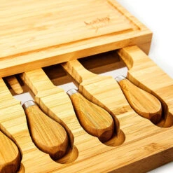 Käsebrett Mit Messerfach 25,2x3x19,5 Cm 4 Spezialmesser Pflegeleicht 14 Käsebrett Mit Messerfach 25,2x3x19,5 Cm 4 Spezialmesser Pflegeleicht -Klarstein 10038079 yy 0006 logo