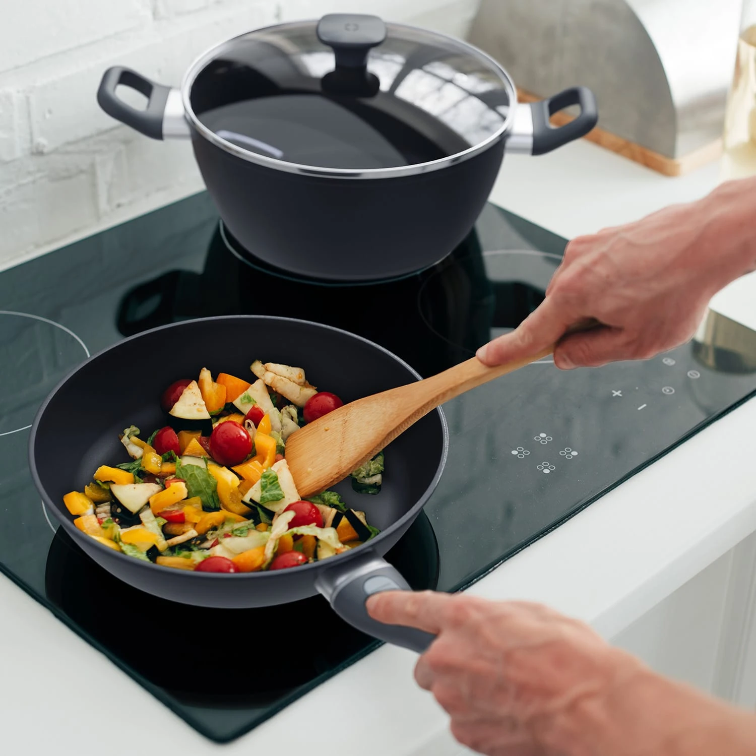 Noto Endurance Bratpfanne Ø24 Cm Geschmiedetes Aluminium Abnehmbarer Griff 5 Noto Endurance Bratpfanne Ø24 Cm Geschmiedetes Aluminium Abnehmbarer Griff – Bild 3